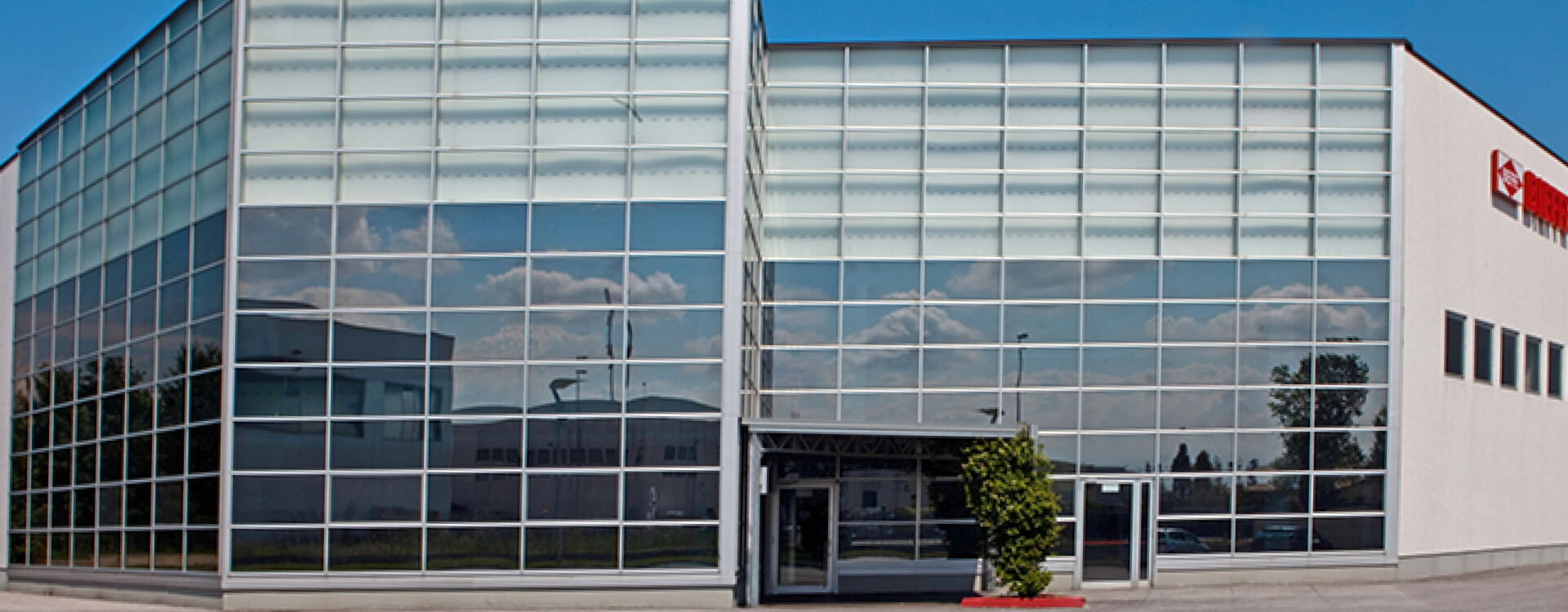 Banner Facciata Vetrata continua montanti e traversi