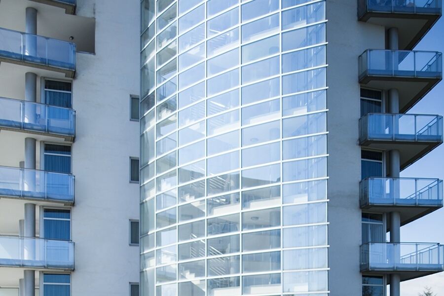 Gallery: Facciata continua vetrata a favore della luce naturale - 1