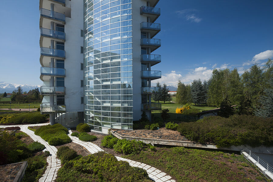 Gallery: Facciata continua vetrata a favore della luce naturale - 3