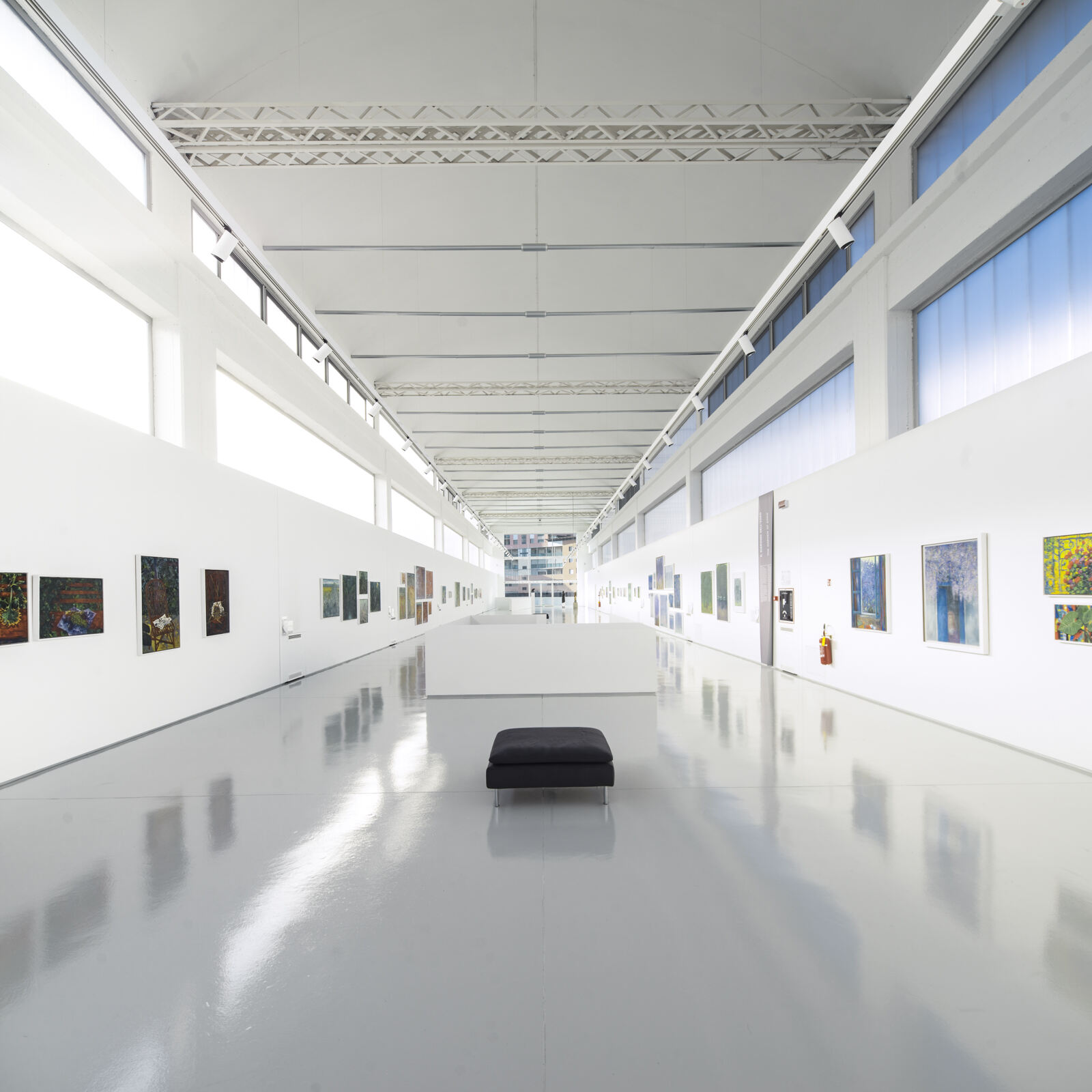 Grandi vetrate e serramenti performanti per una facciata iconica